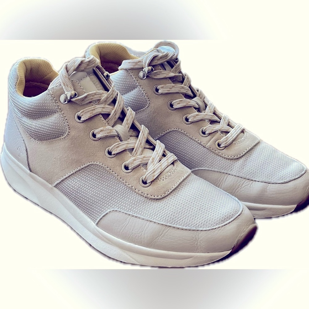 Naturalizer Sullivan Women's Wedge Sneakers - Picture 2 of 8